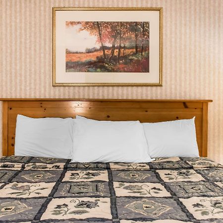Rodeway Inn Amish Country Smoketown  Εξωτερικό φωτογραφία