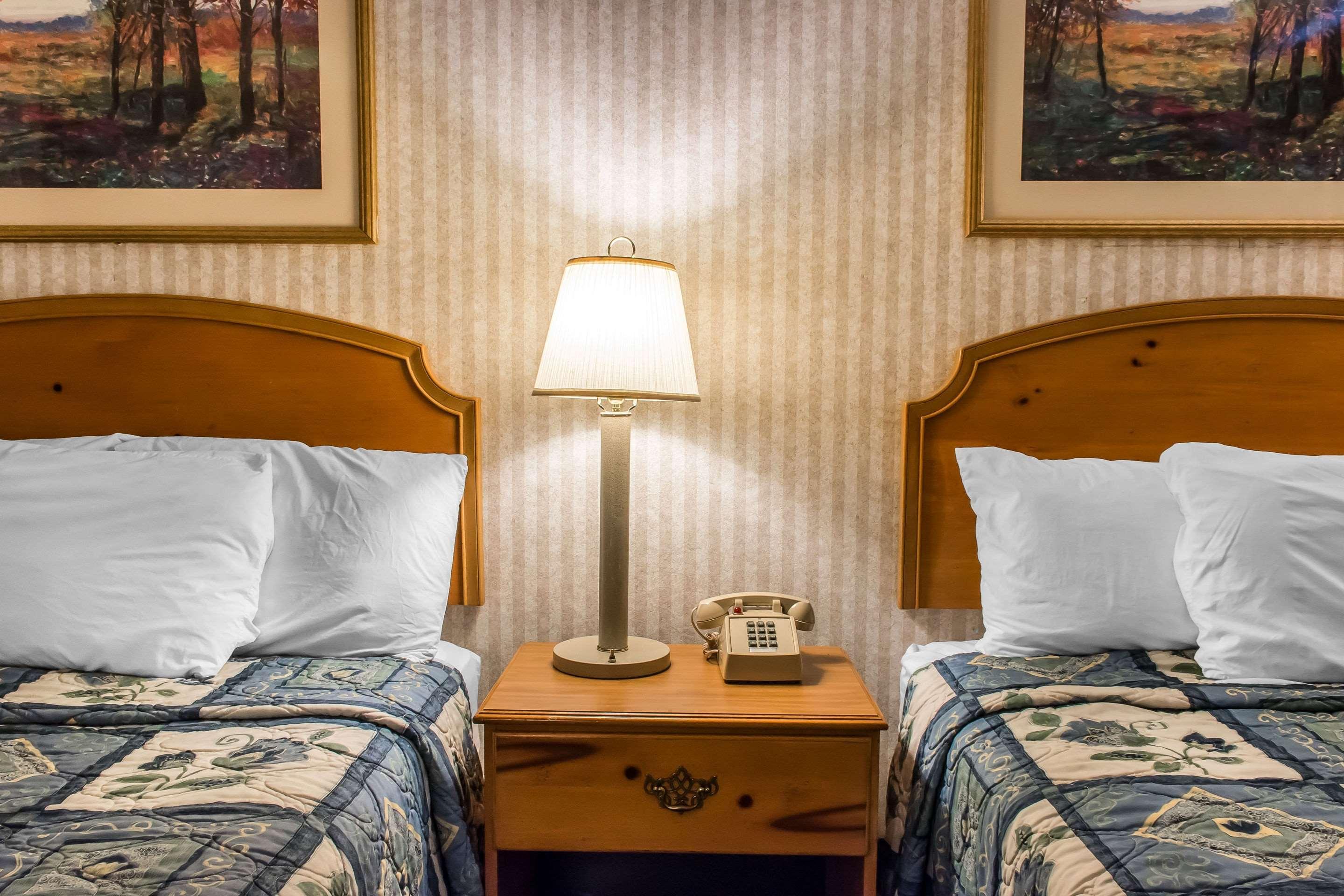 Rodeway Inn Amish Country Smoketown  Εξωτερικό φωτογραφία
